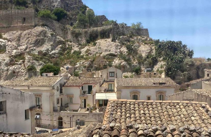 Intown - Dammuso In Pieno Centro Storico Villa Scicli Exteriör bild